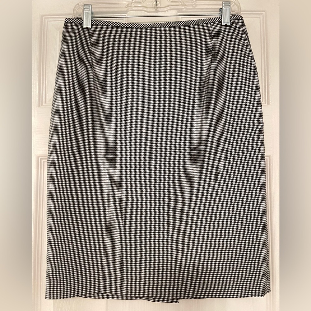 Calvin Klein houndstooth skirt, women’s size 4 petite, stretch, vintage